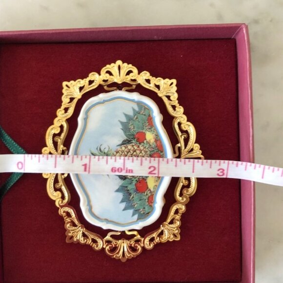 COLONIAL WILLIAMSBURG Pineapple of Hospitality Ornament 2005 Cameo Colle… - Picture 14 of 15